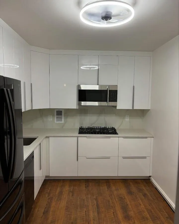 Renovated kitchen with quartz countertops in Lockwood